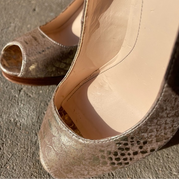 Calvin Klein Sandie Gold Snakeskin Print Faux Wood Peep Toe High Heels - Picture 9 of 13
